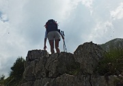 54 ultimo passaggio in cresta affilata su rocce....